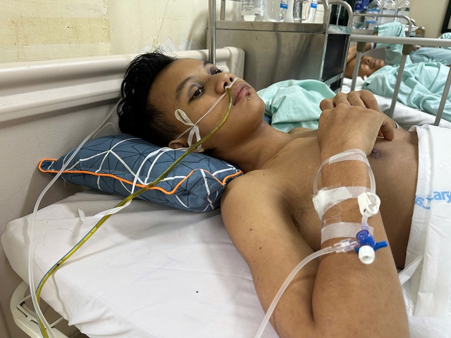 MS 1030: Xót xa hoàn cảnh chàng trai 18 tuổi dân tộc Ba Na sớm phải nghỉ học vì nhà nghèo, giờ nguy kịch vì tai nạn- Ảnh 2.