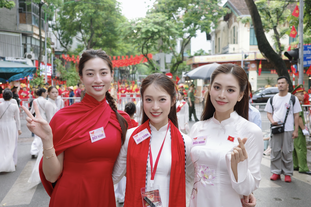 Hình ảnh đẹp của Hoa hậu Trần Tiểu Vy, Lương Thuỳ Linh tại Tổng duyệt A80 - Ảnh 5. Hình ảnh đẹp của Hoa hậu Trần Tiểu Vy, Lương Thuỳ Linh tại Tổng duyệt A80 - Ảnh 5.