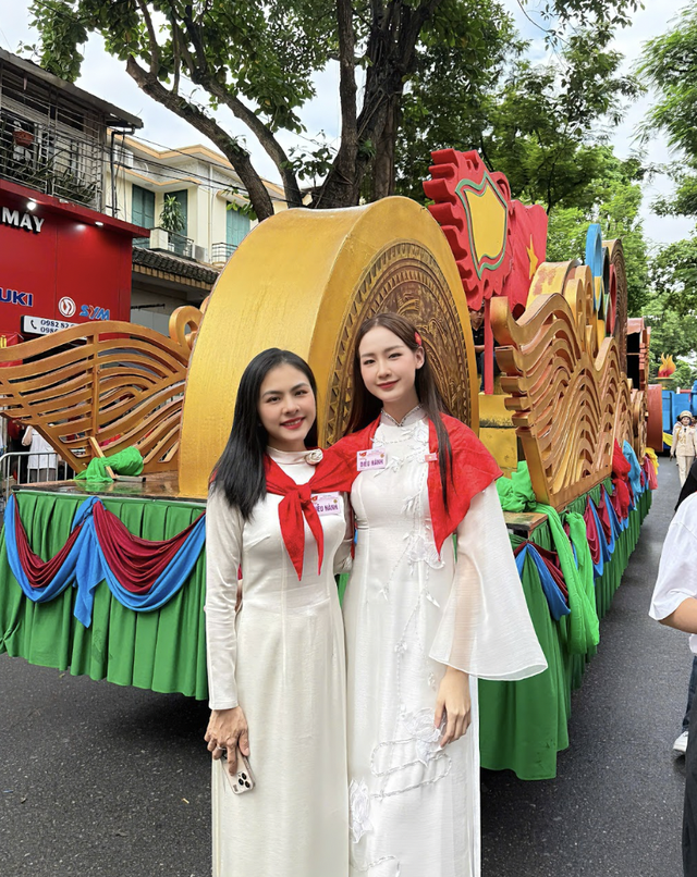 Hình ảnh đẹp của Hoa hậu Trần Tiểu Vy, Lương Thuỳ Linh tại Tổng duyệt A80 - Ảnh 10. Hình ảnh đẹp của Hoa hậu Trần Tiểu Vy, Lương Thuỳ Linh tại Tổng duyệt A80 - Ảnh 10.