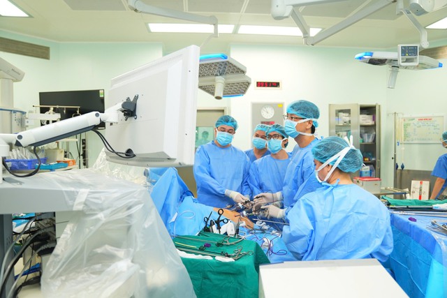 Xúc động câu chuyện con trai 19 tuổi hiến một phần gan cứu bố- Ảnh 1. Xúc động câu chuyện con trai 19 tuổi hiến một phần gan cứu bố- Ảnh 1.