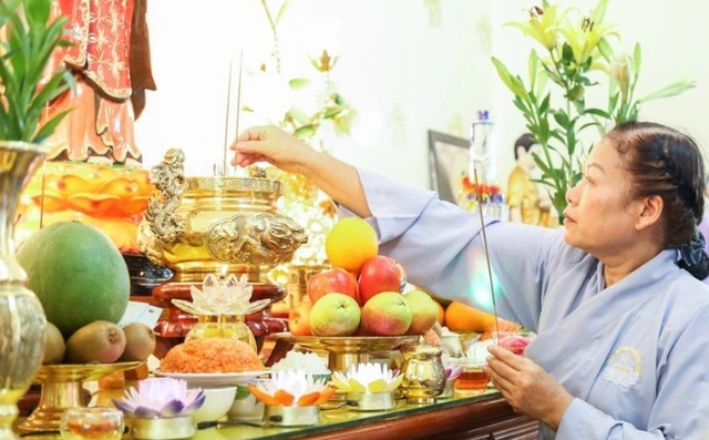 Thứ tự cúng Rằm tháng 7, cúng ngày 14 hay chính Rằm mới chuẩn, mâm cúng nghèo thì có phải là thiếu lễ?- Ảnh 2. Thứ tự cúng Rằm tháng 7, cúng ngày 14 hay chính Rằm mới chuẩn, mâm cúng nghèo thì có phải là thiếu lễ?- Ảnh 2.