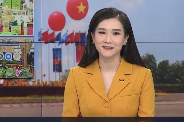 BTV Khánh Trang trở lại Thời sự 19 h: Cuộc sống và đam mê cắm hoa của cô - Ảnh 1. BTV Khánh Trang trở lại Thời sự 19 h: Cuộc sống và đam mê cắm hoa của cô - Ảnh 1.