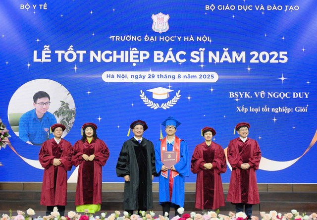 Chân dung chàng trai 10x dẫn đầu kỳ thi bác sĩ nội trú của Trường Đại học Y Hà Nội - Ảnh 2. Chân dung chàng trai 10x dẫn đầu kỳ thi bác sĩ nội trú của Trường Đại học Y Hà Nội - Ảnh 2.