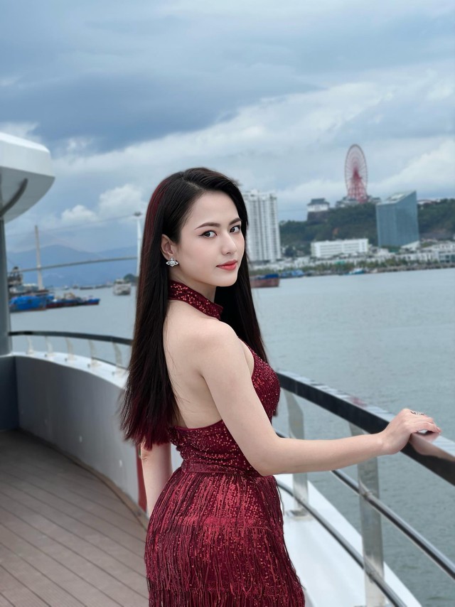 Nhan sắc Việt Hoa - bạn thân Phương Oanh trong Gió ngang khoảng trời xanh - Ảnh 9. Nhan sắc Việt Hoa - bạn thân Phương Oanh trong Gió ngang khoảng trời xanh - Ảnh 9.