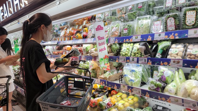 Hà Nội: Tăng cường triển khai thực hiện các biện pháp điều hành, bình ổn giá những tháng cuối năm 2025 - Ảnh 2.