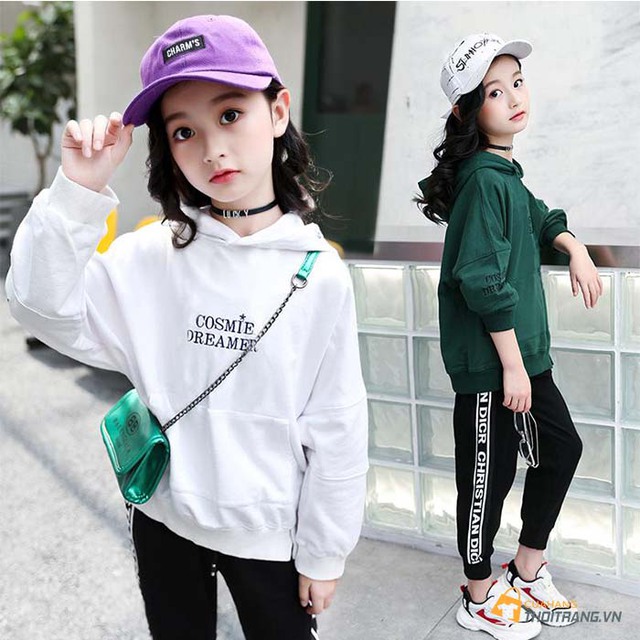 Cách phối đồ thu đông ấm áp, xinh xắn cho bé gái - Ảnh 2.