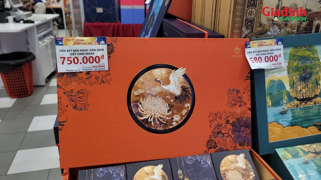 Bánh trung thu lên kệ sớm, đa dạng phân khúc, thị trường sôi động ngay đầu mùa - Ảnh 3. Bánh trung thu lên kệ sớm, đa dạng phân khúc, thị trường sôi động ngay đầu mùa - Ảnh 3.