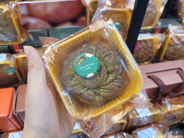 Thị trường bánh trung thu nhộn nhịp với hương vị mới, kích cầu tiêu dùng giới trẻ - Ảnh 2. Thị trường bánh trung thu nhộn nhịp với hương vị mới, kích cầu tiêu dùng giới trẻ - Ảnh 2.