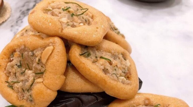 Cách ăn bánh chả Hà Nội ngon nhất - Ảnh 3. Cách ăn bánh chả Hà Nội ngon nhất - Ảnh 3.