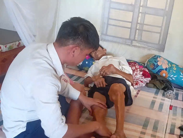MS 1034: Xót thương hoàn cảnh nam thanh niên phải nghỉ học vì nhà nghèo, chăm sóc bố suy thận - Ảnh 4. MS 1034: Xót thương hoàn cảnh nam thanh niên phải nghỉ học vì nhà nghèo, chăm sóc bố suy thận - Ảnh 4.