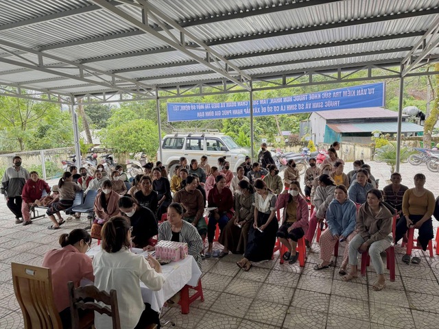 Đưa kiến thức về dân số và kế hoạch hóa gia đình tới phụ nữ ở Quảng Trị - Ảnh 4.
