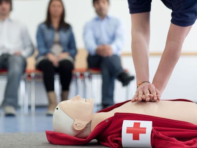 learn-how-to-give-first-aid-and-basic-life-support-1758009959928172376907.jpeg
