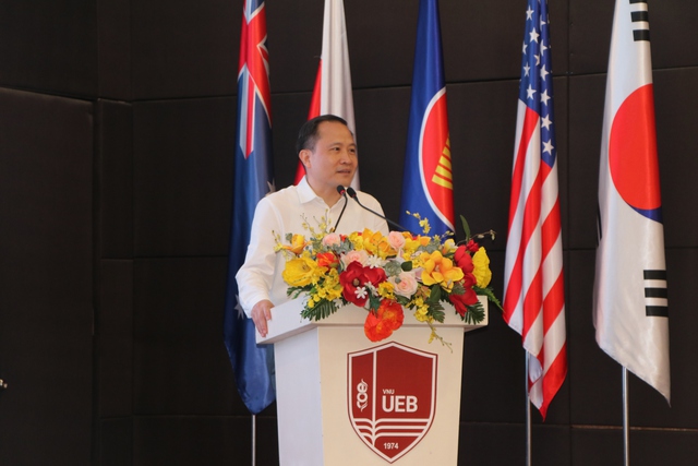 Trường Đại học Kinh tế tổ chức chương trình đào tạo, tập huấn sơ cứu cho cán bộ, sinh viên - Ảnh 2.