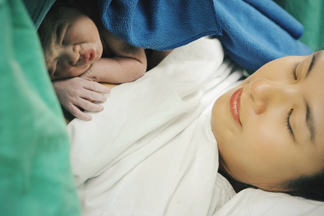 Ảnh hiếm hoi của con trai Hoa hậu Ngọc Hân trong ngày đặc biệt - Ảnh 2.