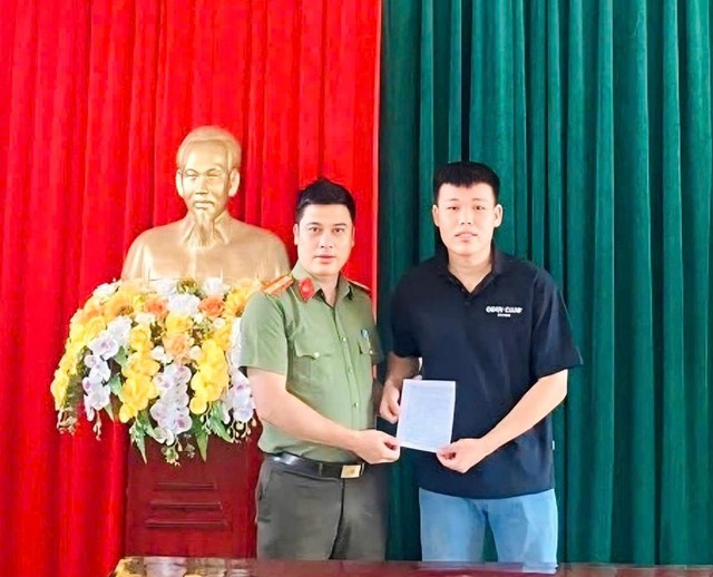 Vừa tốt nghiệp đại học, chàng trai viết đơn tình nguyện nhập ngũ - Ảnh 2.
