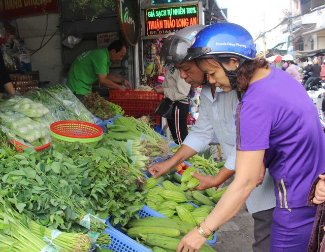 Cách bảo vệ người tiêu dùng khi đi chợ tiết kiệm và thông minh - Ảnh 1.