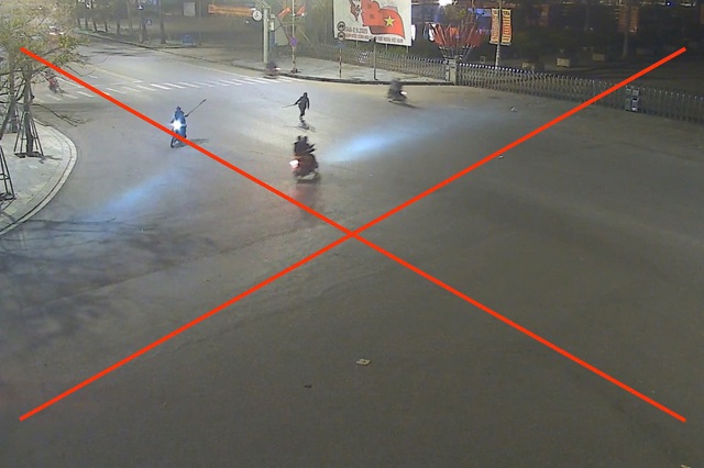 Liên tiếp bắt nhiều đối tượng mang dao kiếm gây rối trật tự công cộng tại Nghệ An - Ảnh 2.
