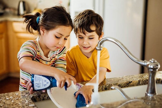 Tại sao cha mẹ có tính cách mạnh mẽ lại khó nuôi dạy nên những đứa con tự lập và tự tin? - Ảnh 4.