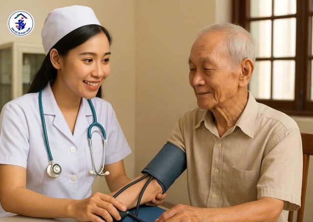 Chú trọng chăm sóc sức khỏe người cao tuổi, đảm bảo thích ứng với già hóa dân số - Ảnh 1.
