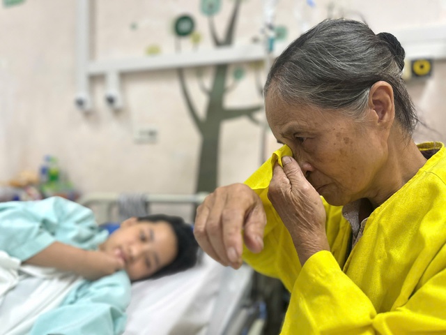 Vòng tay nhân ái: Giúp bé gái 12 tuổi vượt qua bệnh tật và khó khăn - Ảnh 3. Vòng tay nhân ái: Giúp bé gái 12 tuổi vượt qua bệnh tật và khó khăn - Ảnh 3.