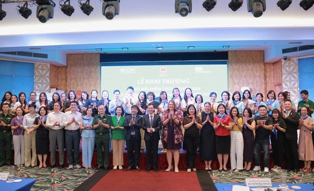 Khai trương Tổng đài điện thoại quốc gia về phòng, chống mua bán người 111 - Ảnh 3.