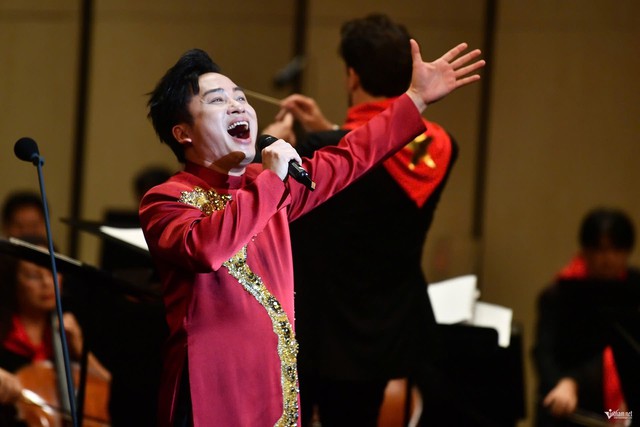 Diva Hồng Nhung, Tùng Dương thăng hoa trong 'Điều còn mãi' - Ảnh 4. Diva Hồng Nhung, Tùng Dương thăng hoa trong 'Điều còn mãi' - Ảnh 4.