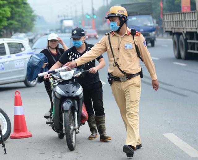 4 Rủi ro pháp lý khi chây ì nộp phạt vi phạm giao thông và Thông báo VNeID - Ảnh 1. 4 Rủi ro pháp lý khi chây ì nộp phạt vi phạm giao thông và Thông báo VNeID - Ảnh 1.