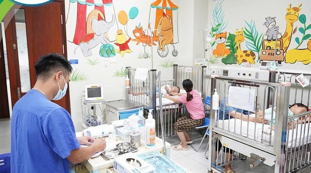 Ba trẻ bị ong đốt: 2 trẻ tổn thương gan, thận, rối loạn đông máu, tiêu cơ vân và 1 trẻ tử vong - Ảnh 1. Ba trẻ bị ong đốt: 2 trẻ tổn thương gan, thận, rối loạn đông máu, tiêu cơ vân và 1 trẻ tử vong - Ảnh 1.