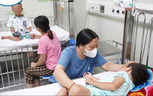 Ba trẻ bị ong đốt: 2 trẻ tổn thương gan, thận, rối loạn đông máu, tiêu cơ vân và 1 trẻ tử vong - Ảnh 4. Ba trẻ bị ong đốt: 2 trẻ tổn thương gan, thận, rối loạn đông máu, tiêu cơ vân và 1 trẻ tử vong - Ảnh 4.