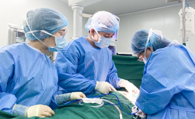 Người phụ nữ 49 tuổi phát hiện sớm ung thư vú thừa nhận gia đình có đặc điểm này - Ảnh 1.