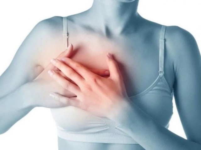 Người phụ nữ 49 tuổi phát hiện sớm ung thư vú thừa nhận gia đình có đặc điểm này - Ảnh 2.