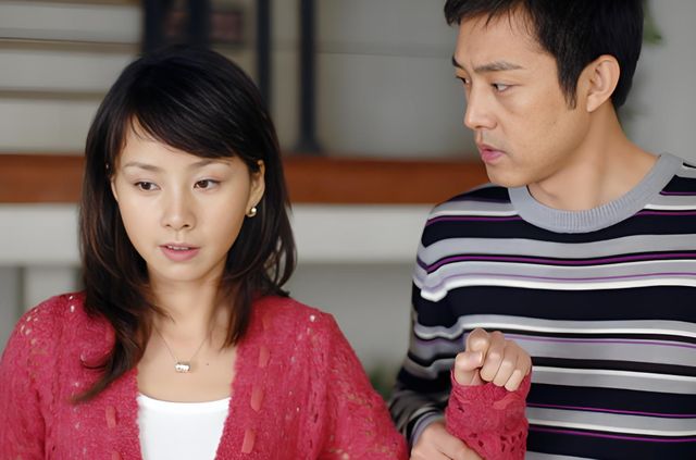 Nửa đêm vợ vẫn hí hoáy nhắn tin công việc, tôi lén nghiêng mắt nhìn rồi chấn động cả tinh thần - Ảnh 2.