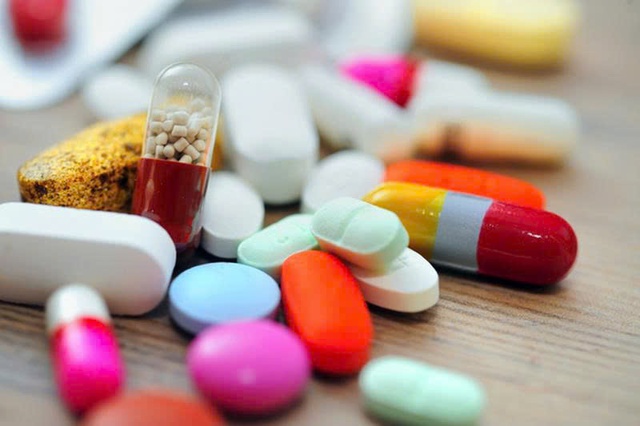 Người phụ nữ 60 tuổi bị sốc phản vệ do uống thuốc theo cách này - Ảnh 1.