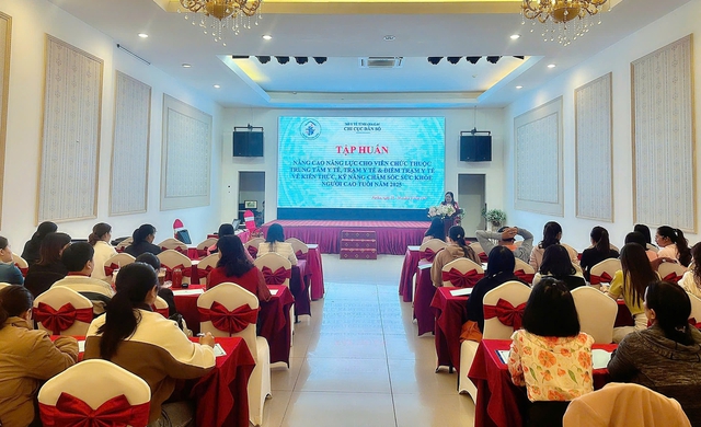 Gia Lai: Tăng cường tập huấn nâng cao năng lực cho viên chức dân số về kiến thức, kỹ năng chăm sóc sức khỏe người cao tuổi - Ảnh 1.