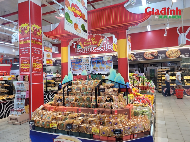 Thị trường bánh Trung thu năm nay: Đa dạng mẫu mã nhưng vắng khách mua - Ảnh 2.