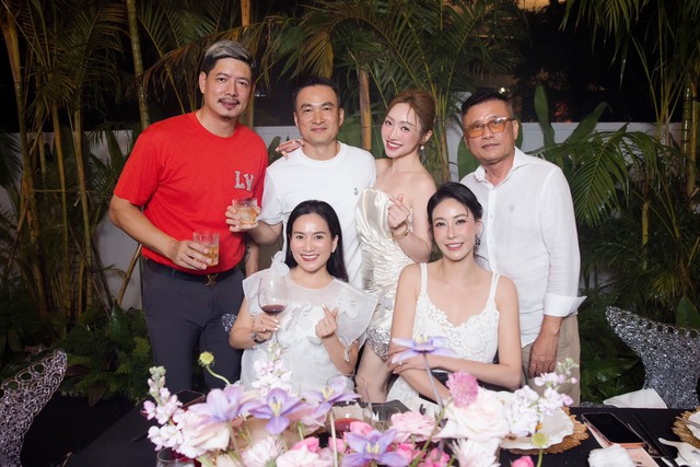 chi-bao-va-nhung-nguoi-ban-17588960102851675988262.jpg