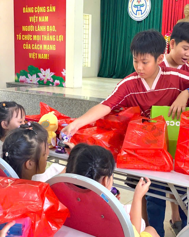Vòng tay nhân ái: Trung thu ấm áp tại Trung tâm Bảo trợ xã hội số 1 Hà Nội - Ảnh 3.