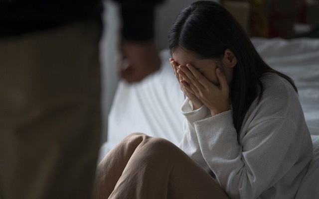 Lén cho bố mẹ đẻ 200 triệu sửa nhà, tôi bàng hoàng trước phản ứng của cả gia đình nhà chồng - Ảnh 1.