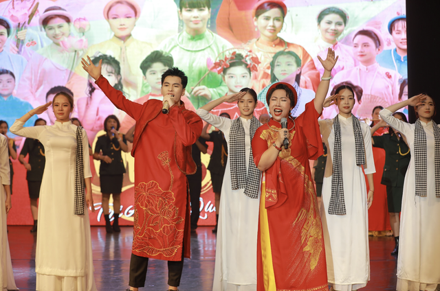 NSND Đức Long chúc mừng Hiền Anh ra mắt album Duyên 7 đầy ý nghĩa - Ảnh 3.