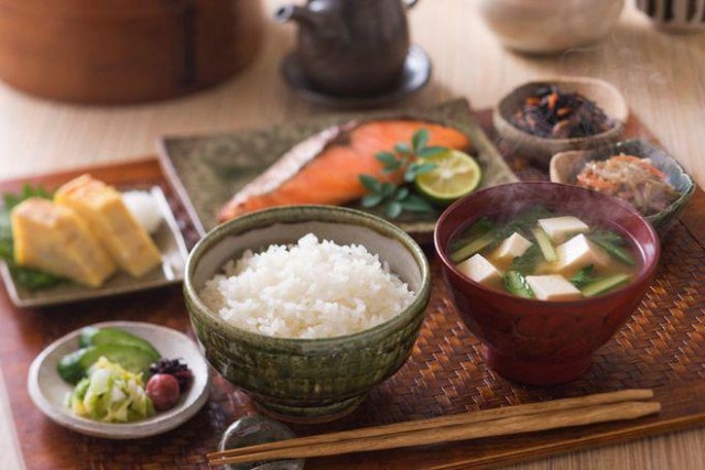 Sống thọ bao lâu, nhìn cách ăn là biết: Người sống lâu thường có 5 đặc điểm ăn uống này! - Ảnh 4.