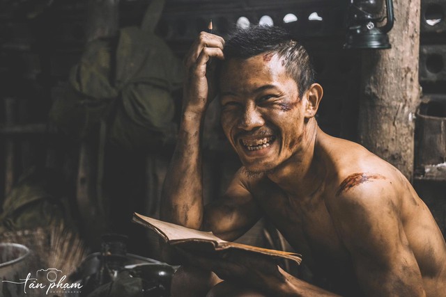 Vợ đời thực của Tạ (Phương Nam) 'Mưa đỏ' hướng chồng đến điều tích cực, san sẻ mọi khó khăn - Ảnh 4.