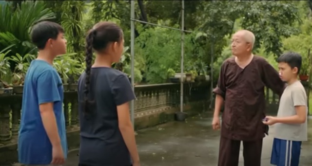 'Cách em 1 milimet' mới nhất (tập 2): Tú tiếp tục gây họa khi đánh người khác - Ảnh 3. 'Cách em 1 milimet' mới nhất (tập 2): Tú tiếp tục gây họa khi đánh người khác - Ảnh 3.