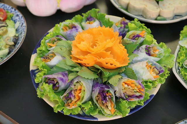 Mâm lễ cúng Rằm tháng 7 đẹp mắt và ý nghĩa cho gia đình bạn - Ảnh 10. Mâm lễ cúng Rằm tháng 7 đẹp mắt và ý nghĩa cho gia đình bạn - Ảnh 10.