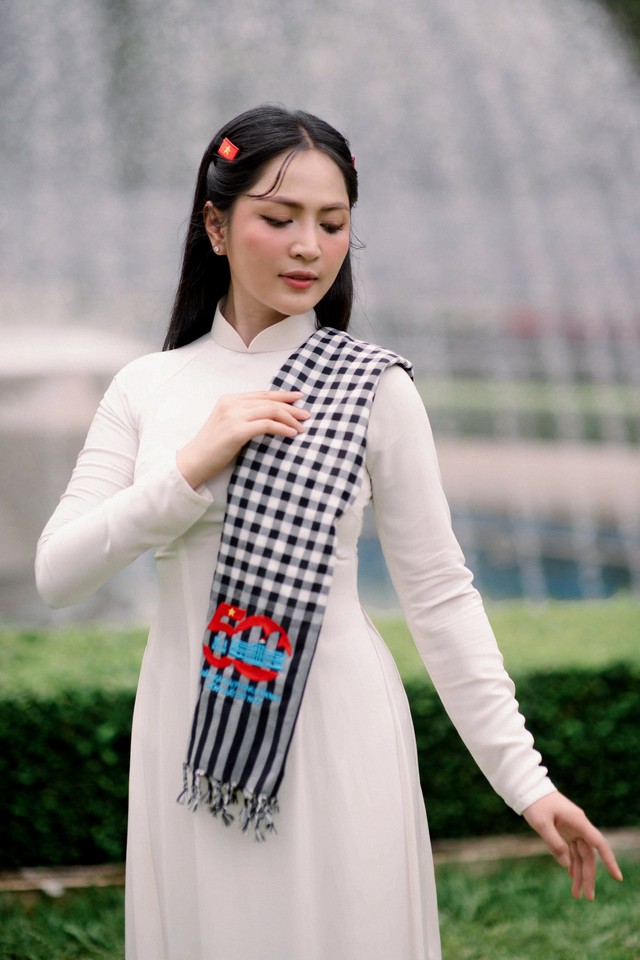 Vẻ đẹp giản dị của Duyên Quỳnh 'Viết tiếp câu chuyện hòa bình' - Ảnh 8. Vẻ đẹp giản dị của Duyên Quỳnh 'Viết tiếp câu chuyện hòa bình' - Ảnh 8.