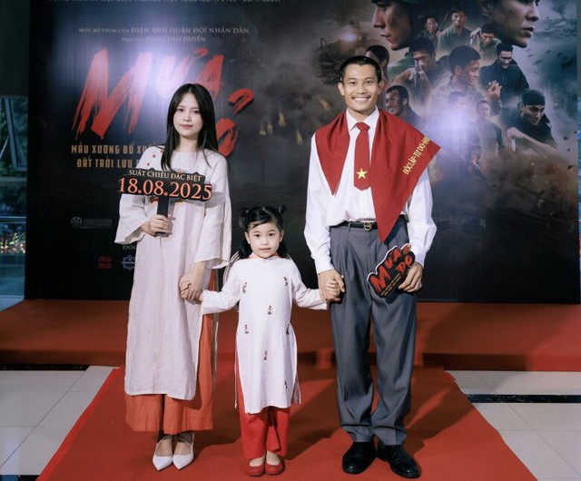 vo-dien-vien-phuong-nam-ta-mua-do-17571568584282107586034.jpg