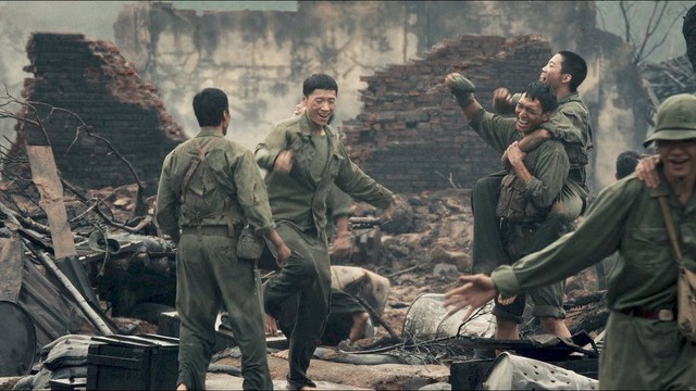 Đạo diễn 'Mưa đỏ': Chính khán giả mới là người tiếp thêm cho phim một linh hồn sống động - Ảnh 3. Đạo diễn 'Mưa đỏ': Chính khán giả mới là người tiếp thêm cho phim một linh hồn sống động - Ảnh 3.