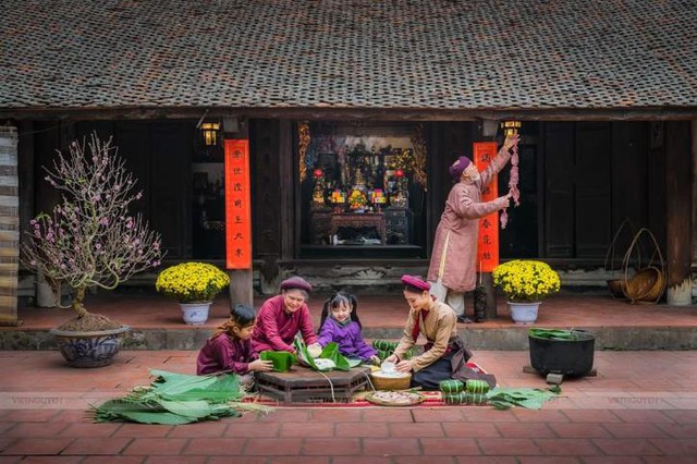 Mưa đỏ lập kỷ lục phòng vé Việt Nam , không khí lạnh đến sớm - Ảnh 4. Mưa đỏ lập kỷ lục phòng vé Việt Nam , không khí lạnh đến sớm - Ảnh 4.