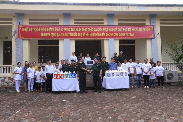 Tăng cường tiếp cận dịch vụ hỗ trợ cho nạn nhân nhiễm chất độc da cam / dioxin - Ảnh 2. Tăng cường tiếp cận dịch vụ hỗ trợ cho nạn nhân nhiễm chất độc da cam / dioxin - Ảnh 2.