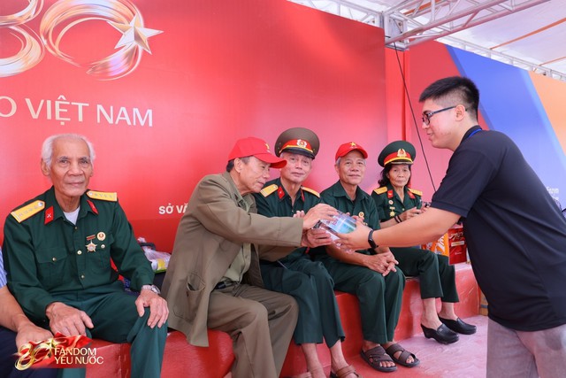 Những hình ảnh đẹp tại trạm khách A80 Tự Hào Việt Nam - Dấu ấn ấm áp trong ngày Quốc khánh - Ảnh 5. Những hình ảnh đẹp tại trạm khách A80 Tự Hào Việt Nam - Dấu ấn ấm áp trong ngày Quốc khánh - Ảnh 5.