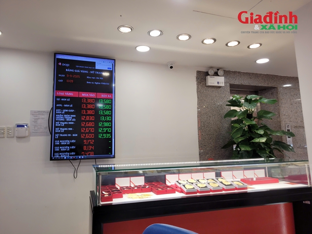 Giá vàng tăng thêm, giao dịch nhỏ giọt, muốn mua 1 lượng phải ký hợp đồng chờ cả tháng - Ảnh 2. Giá vàng tăng thêm, giao dịch nhỏ giọt, muốn mua 1 lượng phải ký hợp đồng chờ cả tháng - Ảnh 2.